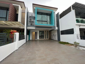 16pax Seri Austin 4bedroom 4bath nearby toppen aeon tebrau